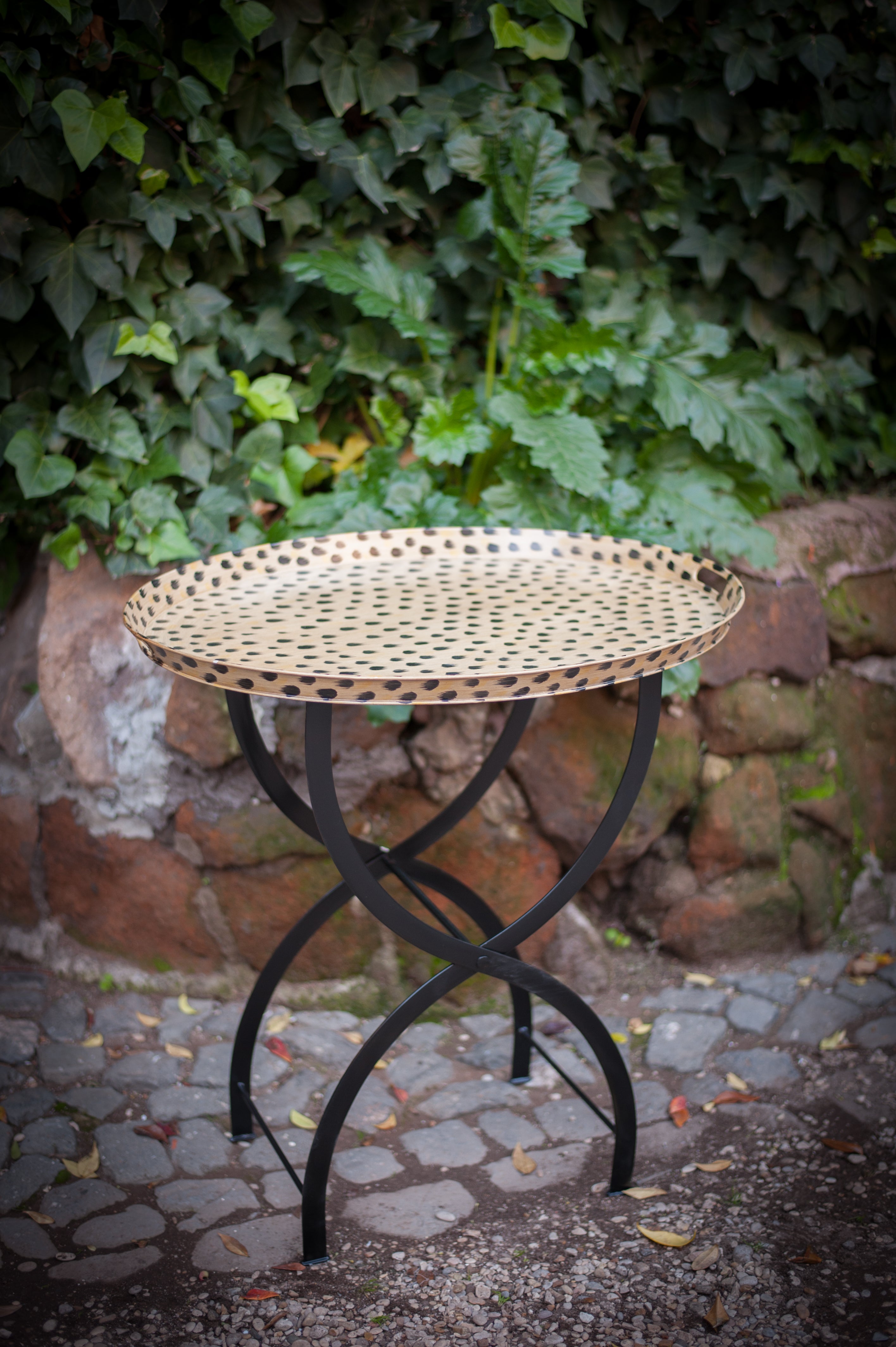 Tray table